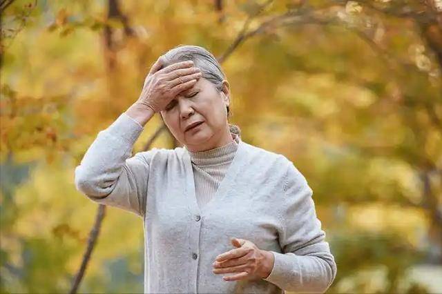 老年人为何总是头晕？医生：除了血压高，还可能是这3个营养缺口