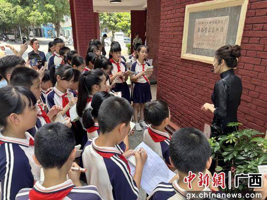 桂林青少年走进广西省立艺术馆“对话”红色历史