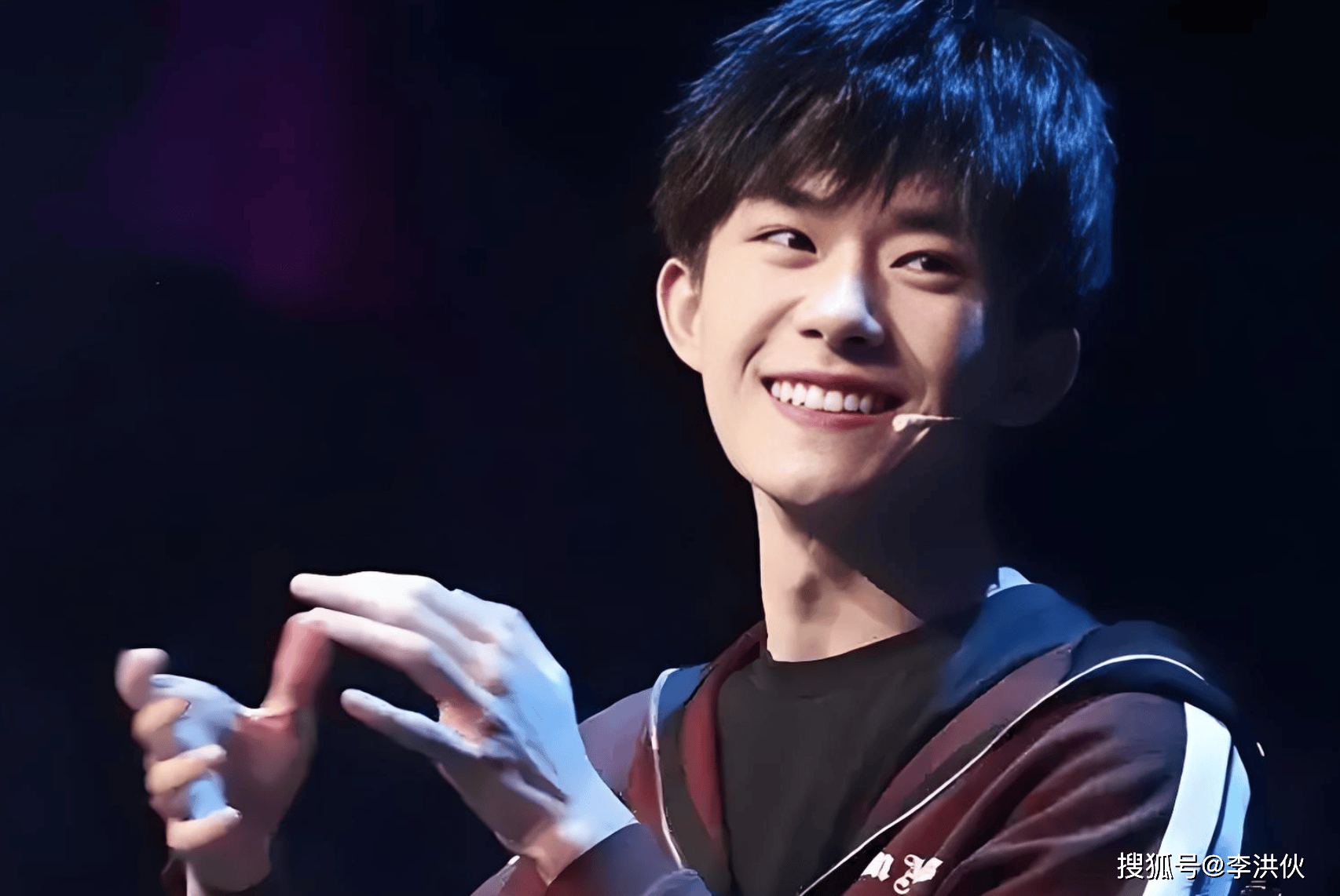 原创            出道被嘲弯道超车，打破普通人的桎梏，易烊千玺上了超级大导的桌