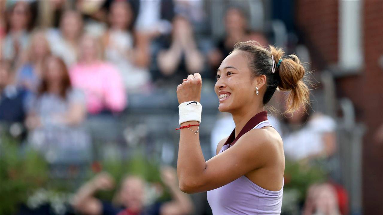 喜讯！郑钦文淘汰前美网冠军首进草地赛四强！即时排名升至世界第四