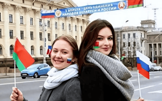 俄罗斯变了？20年来首次，不把美国当“头号敌人”，中国第二友好？