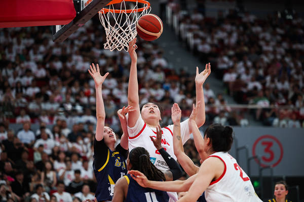 热身赛-张子宇国家队首秀砍18分 中国女篮大胜波黑