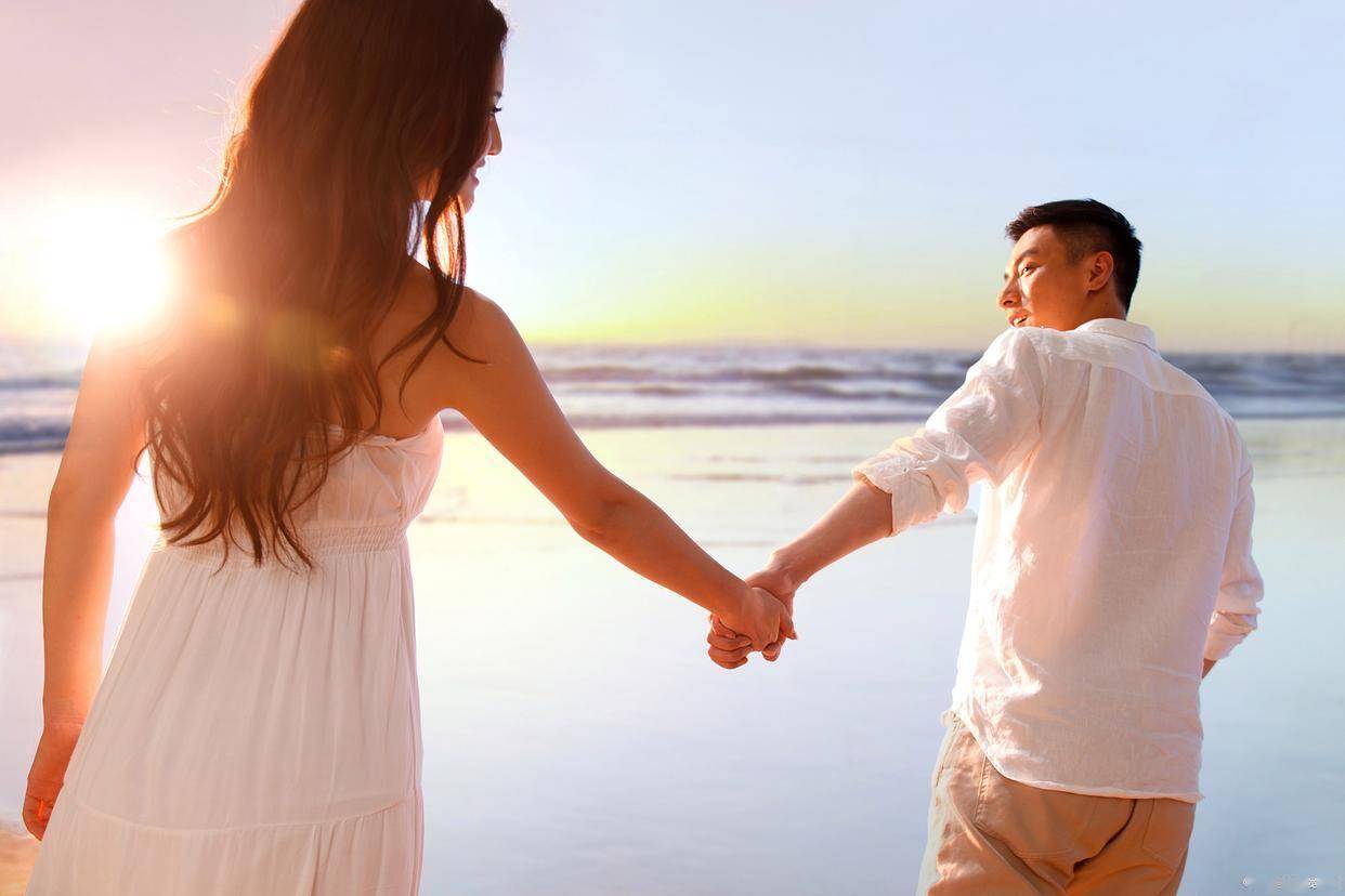 揭秘男人的暧昧举动，千万别以为这些行为就代表他喜欢你