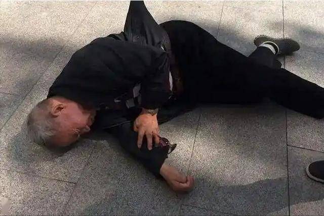 越来越多的人因脑梗倒下！医生苦劝：4种食物，再爱吃也要管住嘴