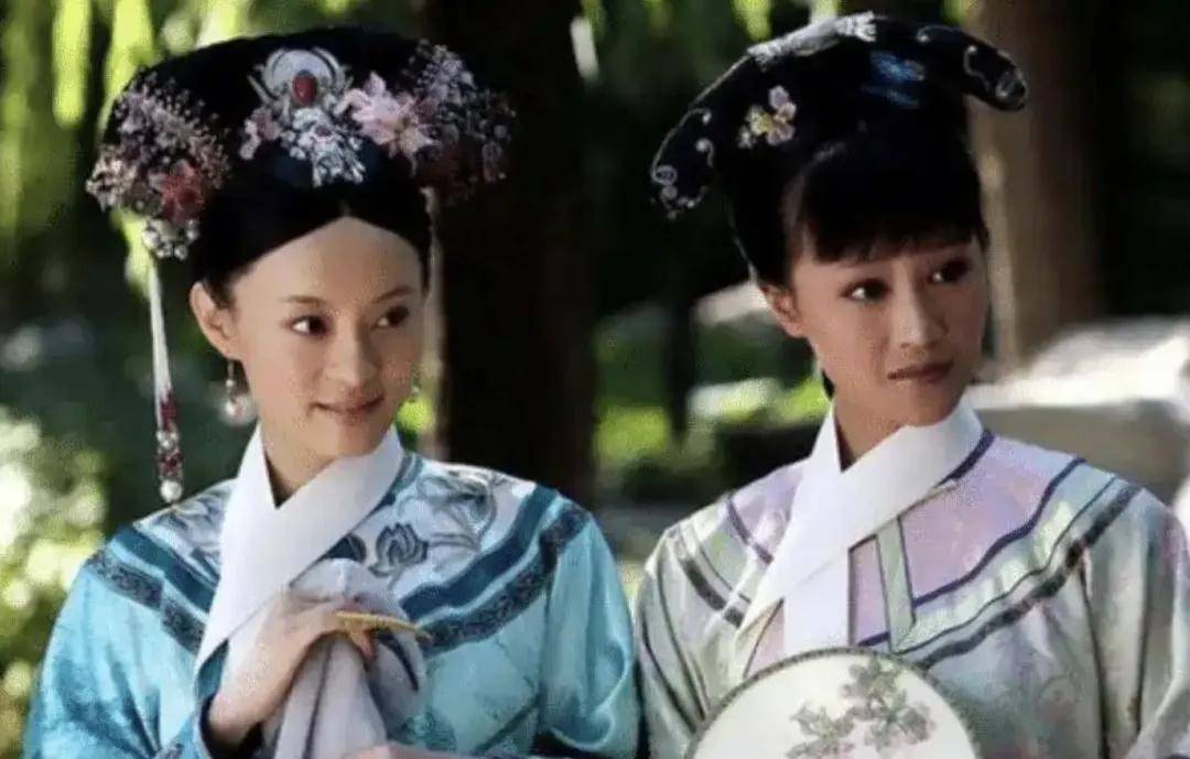 原创            蓝盈莹、黄龄同框：气质对决，蓝盈莹更胜一筹，黄龄大4岁依旧不逊色