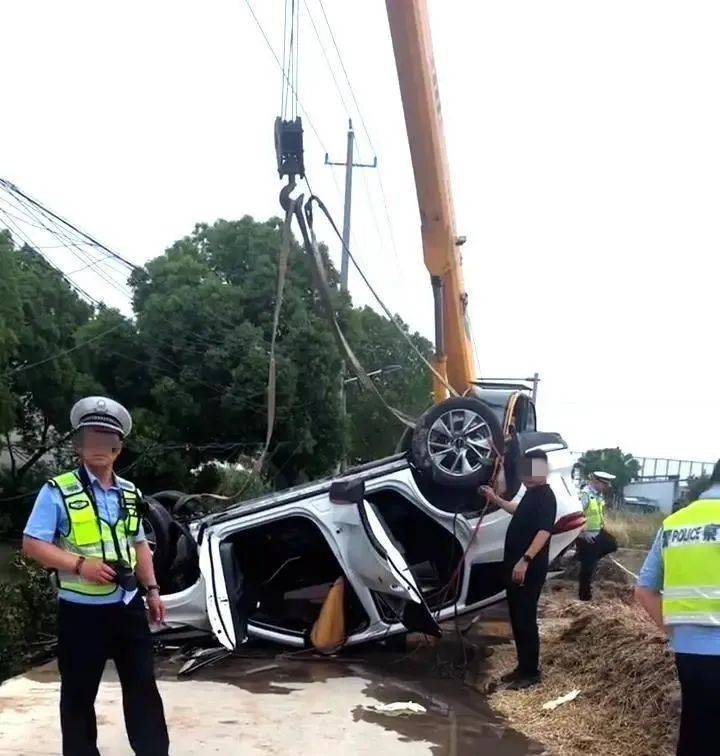 婚礼前一天新郎新娘开车坠河双双遇难，当地官方：事故原因正在调查