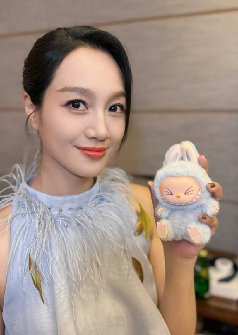 又一女星塌房！朱丹重男轻女，为让姐姐照顾弟弟，直接让姐姐留级