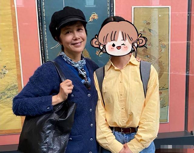 原创            消失2年，原来蒋雯丽已经移居英国，近照干瘪显老，难怪不拍戏了