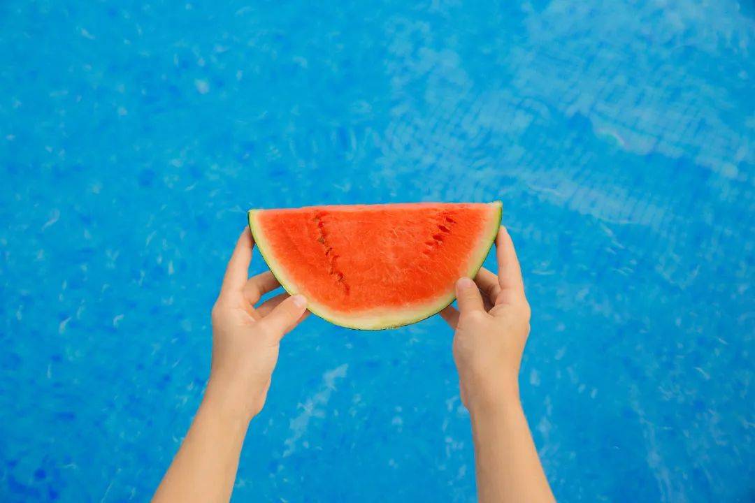 这种水果吃起来很甜，血糖负荷却很低，糖尿病人也能适量吃