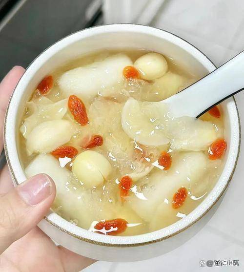 原创            夏至将至，聪明女人都做来喝，满满胶质，清热解暑，比喝牛奶管用