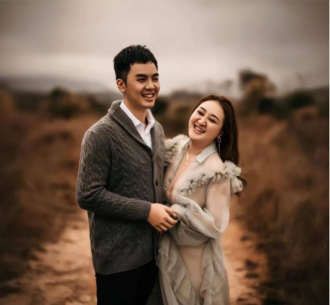 TVB“亿万驸马”裸照曝光，却意外获太太支持，31岁生日做公益获赞