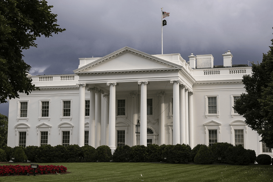 美媒公布最新民调：全球对中国好感度上升，美国形象转而跌入负区间值