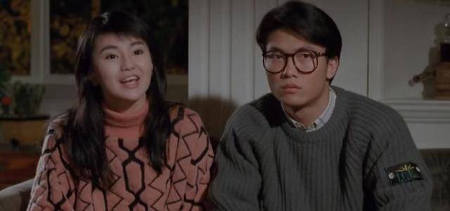 断崖式衰老？62岁港知名打星书店被偶遇，瘦如纸片人兼老人斑明显