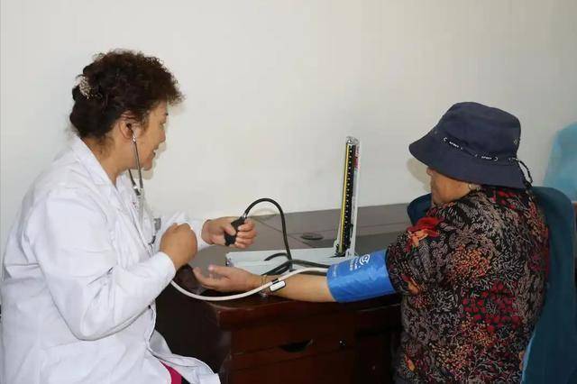 高血压患者注意：高温来袭，不想心梗，饭后2不要，日常3坚持！