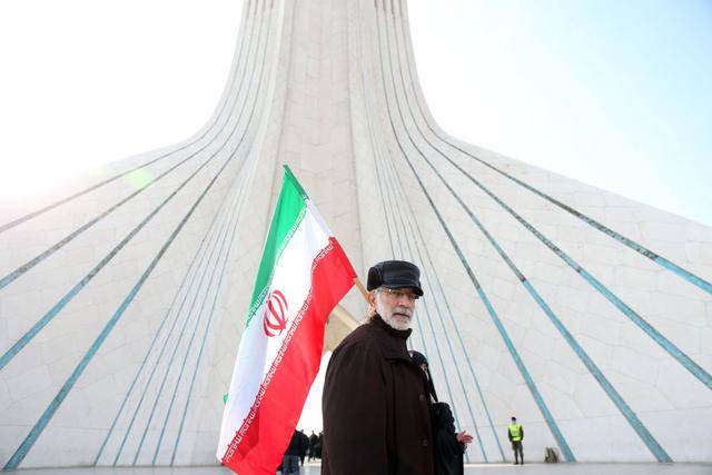 伊朗防长：若与美发生军事冲突 将袭击中东美军基地