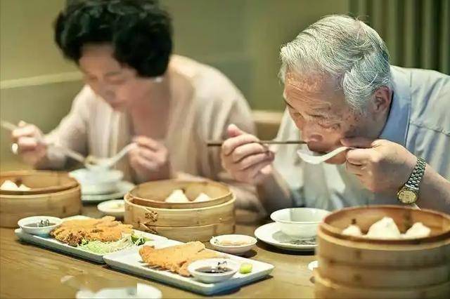 医生警告：若长期一天只吃两顿饭，不出几个月，3种疾病或找上门