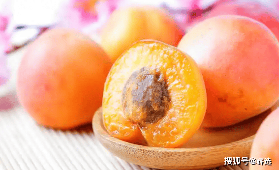 原创            夏天吃黄杏，舌尖上的明智之选