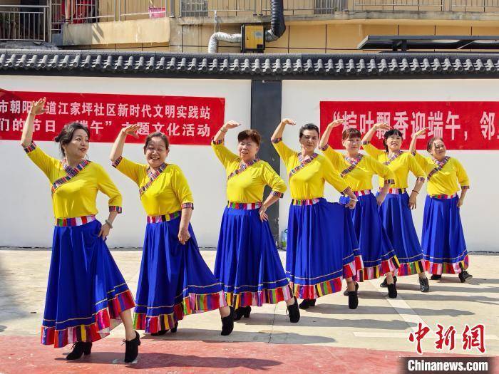 湖南益阳“银发姐妹团”舞动人生：心怀热爱 人生处处是舞台