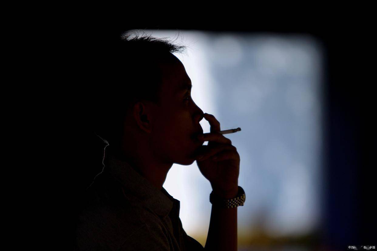 男人抽炫赫门，到底在暗示啥？