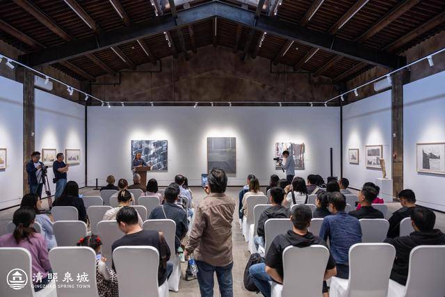 明水古城迎来山东高校学生美术精品展 艺术市集同步开市