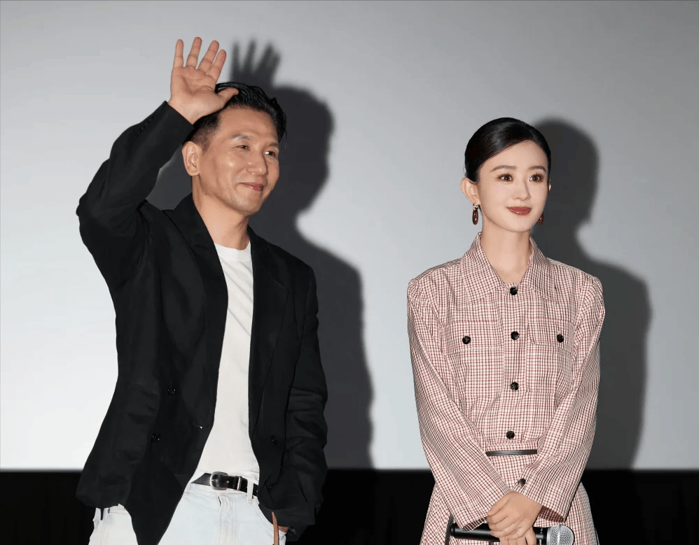 原创            赵丽颖赵德胤恋爱实锤曝光！男方探班住同款酒店，工作室火速删评