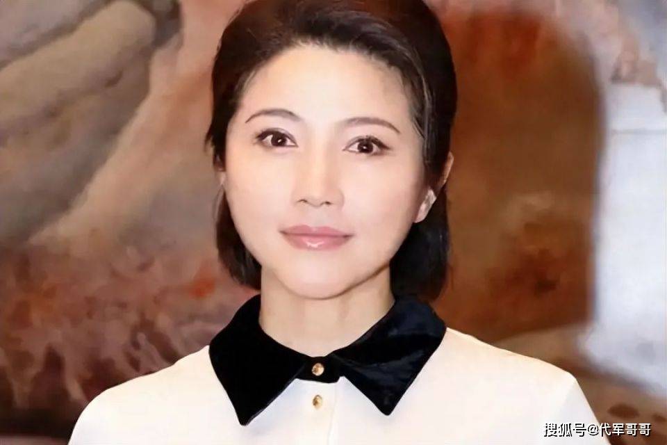 原创            演员颜丙燕：不接广告，拒上综艺，和李乃文“意难平”，49岁还单身