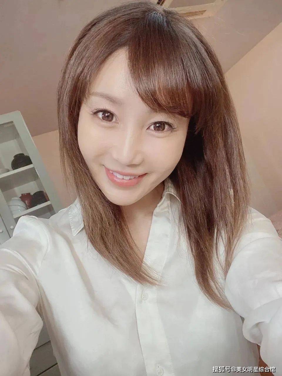 45岁状态吊打25岁！熟女姐姐美得太嚣张了！