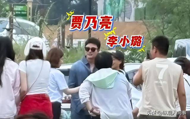 原创            李小璐贾乃亮罕见合体，两人状态自然满脸笑容，疑因女儿冰释前嫌