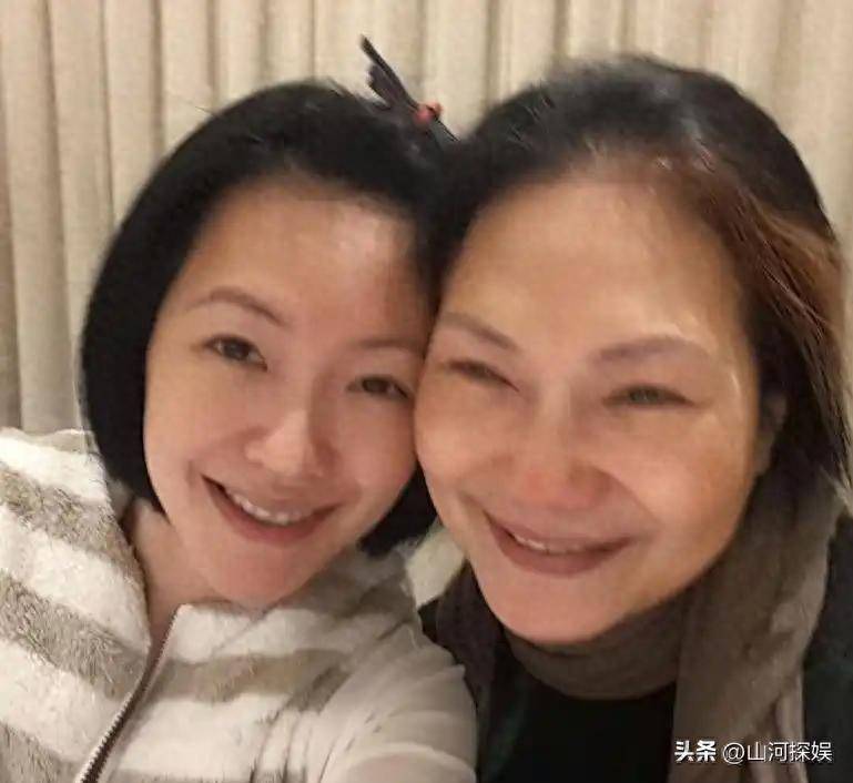 原创            47岁小S低调过生日，偷偷登录内地社交软件，和友人合照很俏皮