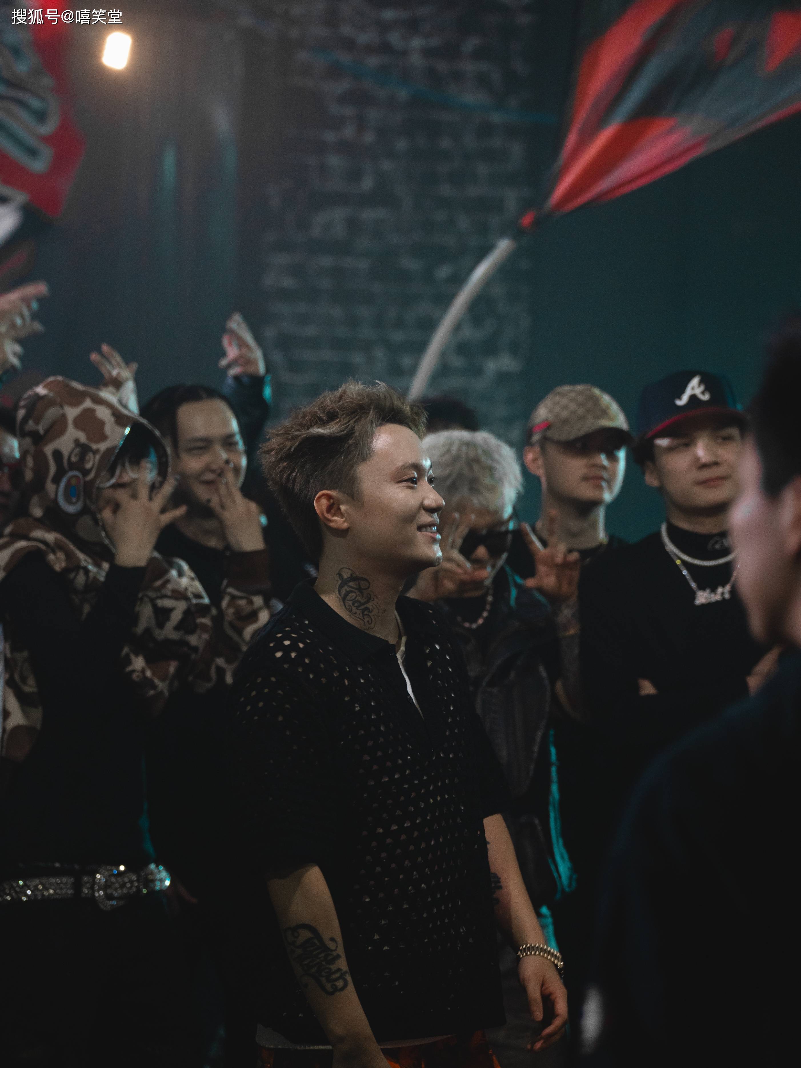 原创            开火同行！Rapper被全网批评！