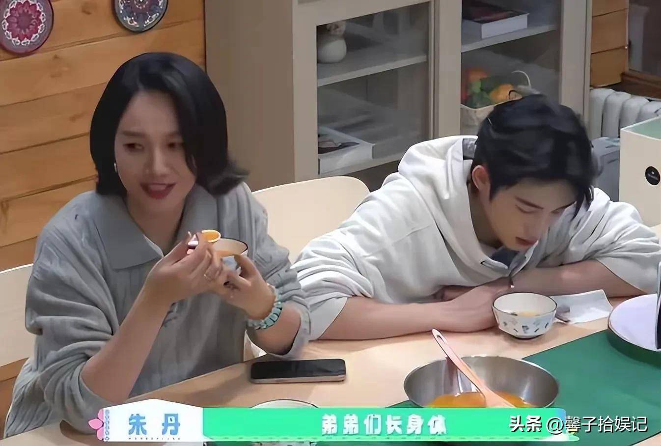 原创            朱丹出名了，周一围背锅，网友：一被窝睡不出两种人