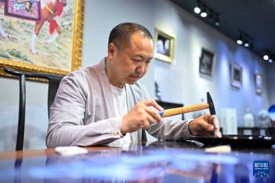 大丰瓷刻：瓷器上的“刺绣”