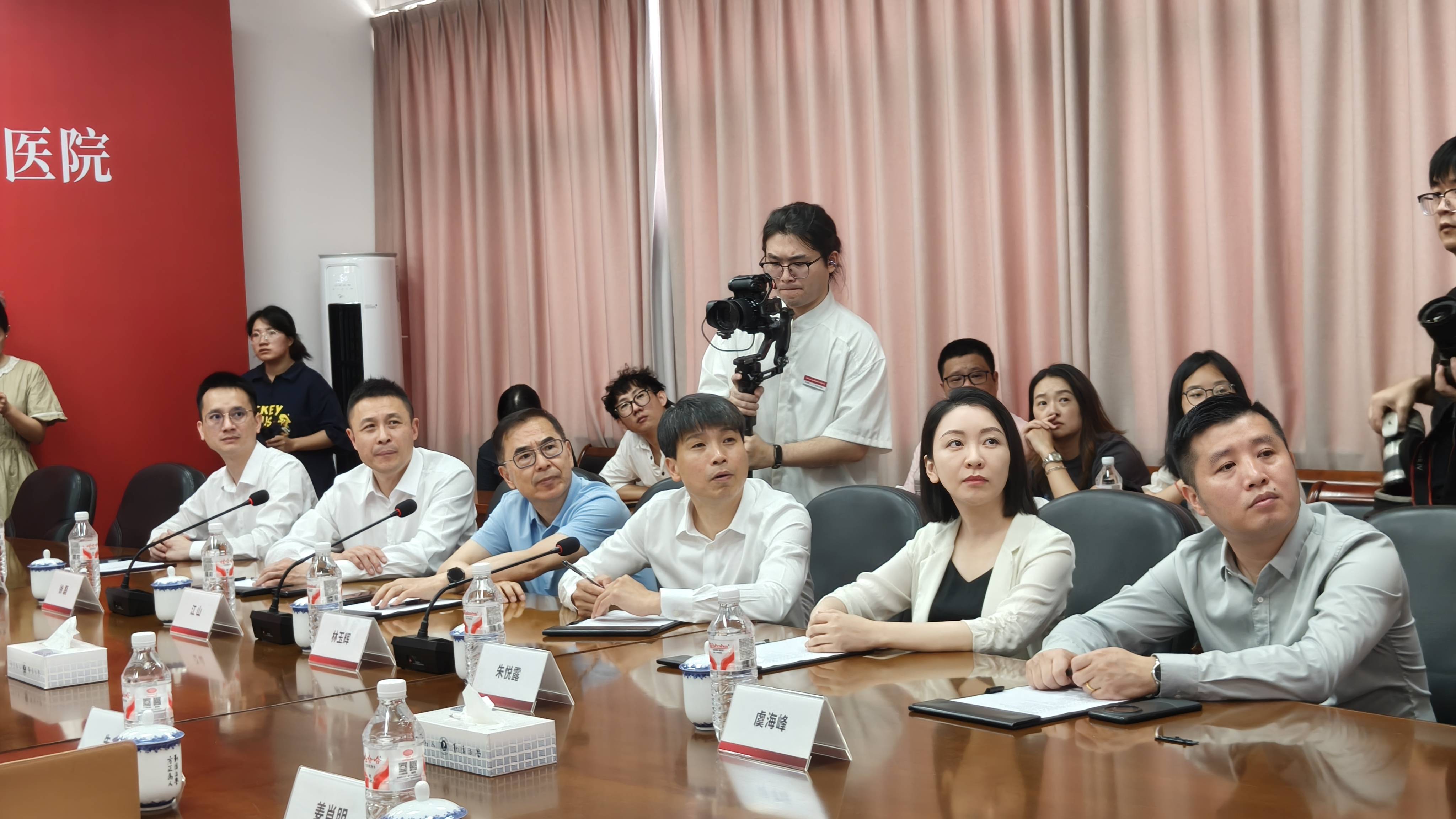 嘉兴曙光口腔医院携手嘉兴大学，共筑嘉禾口腔健康新未来