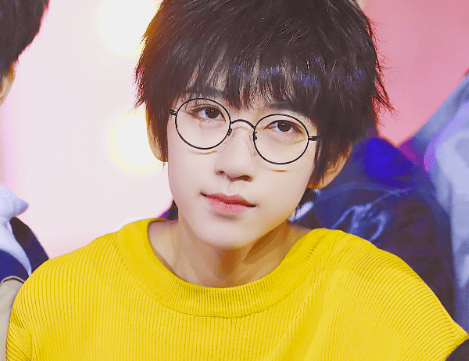 原创            孙恩盛回应撞衫贺峻霖