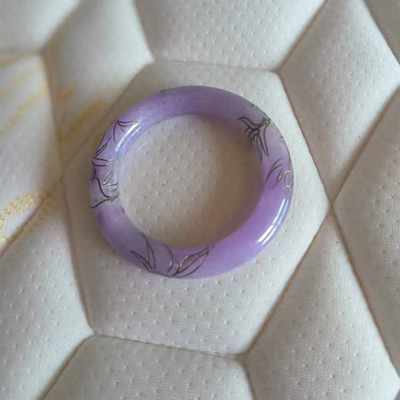 紫罗兰翡翠手镯鉴赏与收藏价值分析