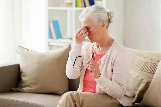 血栓开始形成，眼睛先知？医生：血栓患者，眼睛一般有这3个表现