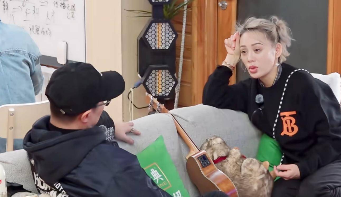 原创            汪峰牵手宁静，女友森林北成焦点，未来何去何从？