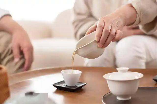 糖尿病与喝茶有关？医生再三强调：糖尿病患者，这3种茶最好少喝