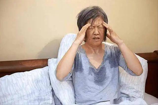 汗液是血压最好的反馈！医生：若出现这3个异常，多是高血压症状