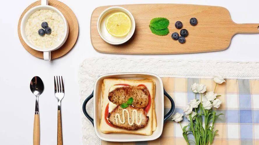 为什么医生总是劝你要按时吃早饭，否则容易患胆结石？