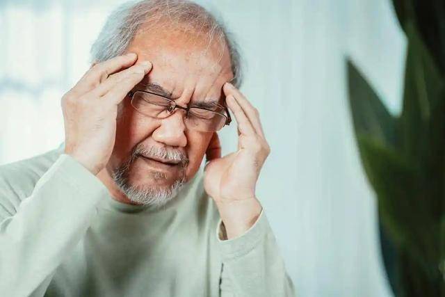 脑梗死亡的人越来越多？再三劝告：天热宁可去睡觉，也别做3件事