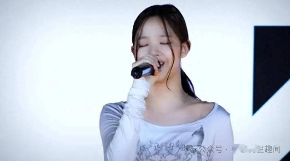 YG新女团14岁泰国成员亮相！梁铉锡当场破防：差点听哭