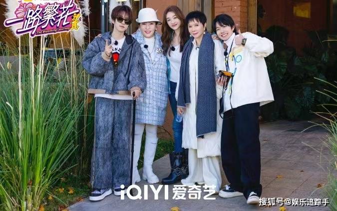 原创            刘晓庆vs蔡明：75岁住小2居自己打包行李，63岁拥有大平层生活！