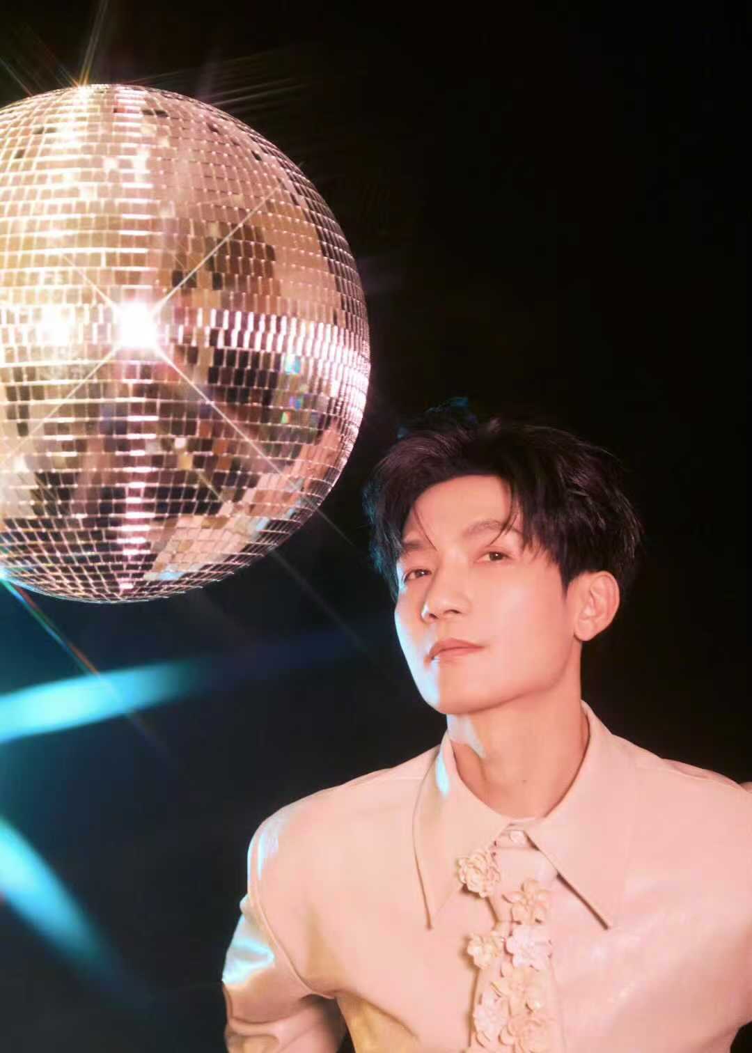 原创            《歌手二零二五》陈楚生没拿第一各个平台非常伤心的人出现，网友让他去披哥