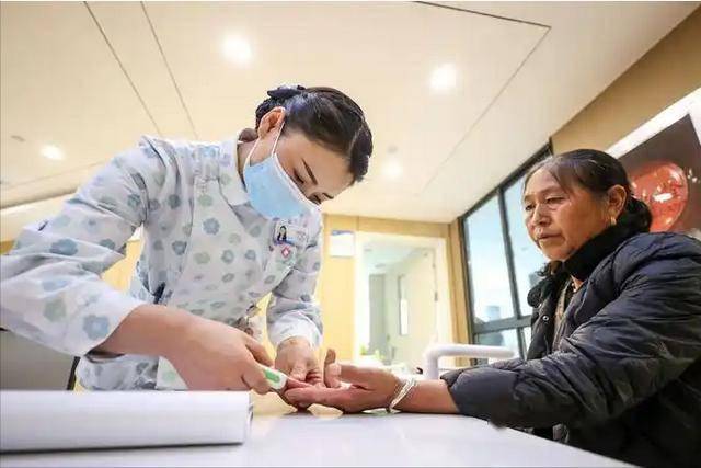 医生警告：夏季糖尿病不能干的4件事，干的越多，血糖或越难控制