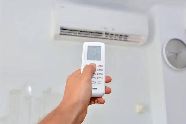夏天睡觉开窗还是开空调？医生提醒：开空调牢记3点，舒适又省电