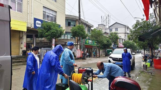 永顺县卫健局开展灾后防疫消杀，筑牢群众生命健康保障线