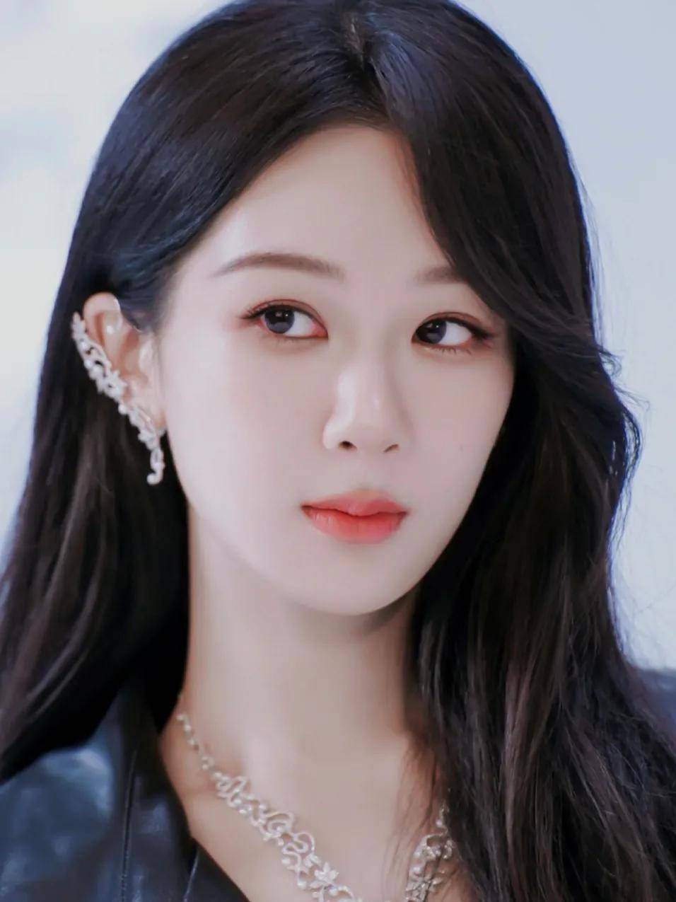 原创            惊！杨紫现身长沙录制综艺，路透照甜度超标