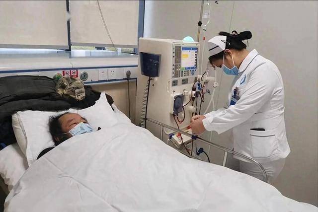 尿毒症患者去世前有多遭罪？医生叹气：这3种痛苦常人难以想象