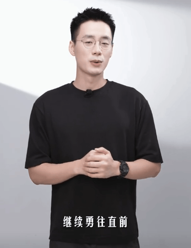 东方甄选主播顿顿离职，曾因公司推掉其综艺邀约而失望，被称为下一个董宇辉